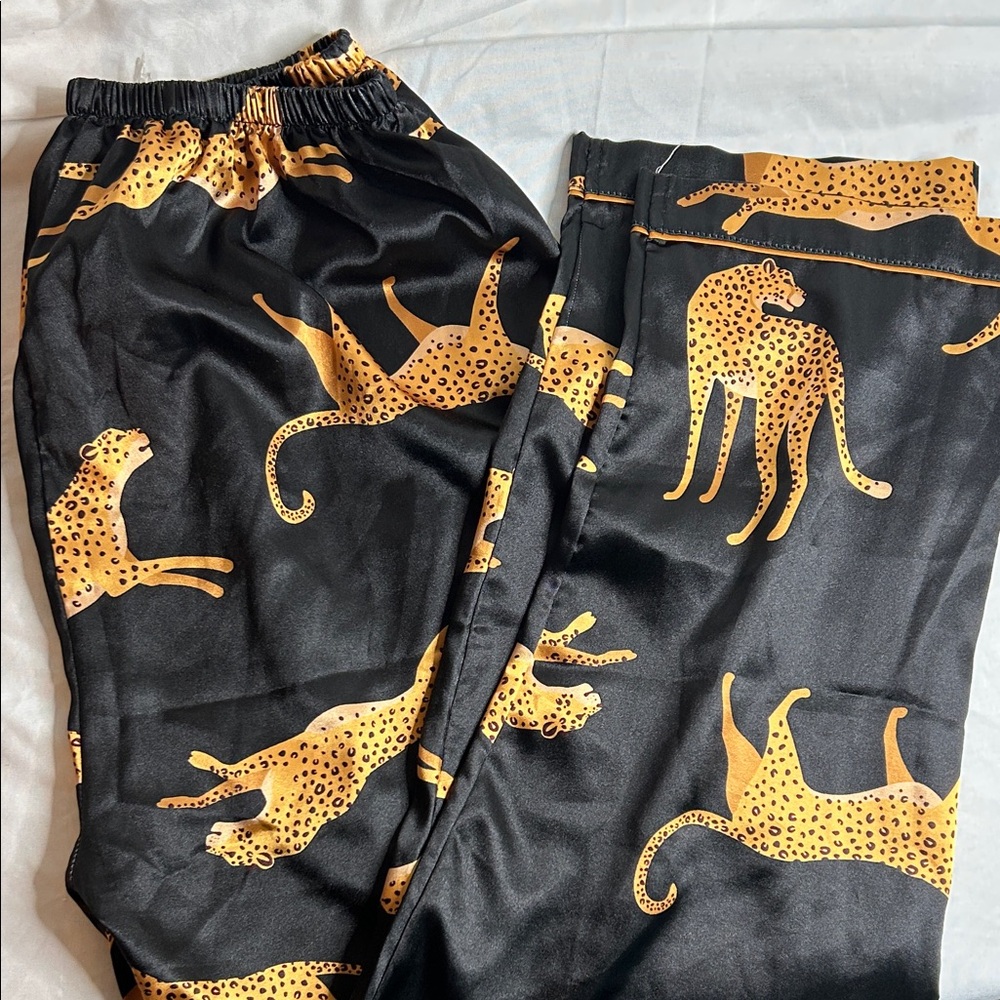Black and Gold Cheetah Print Pajama Set - Picture 5 of 7